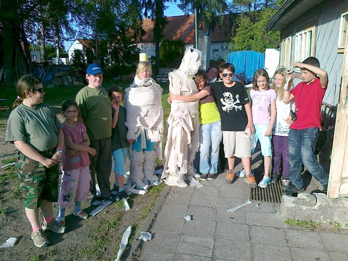 Skautíci - Výroba mumií 11. květen 2011 002